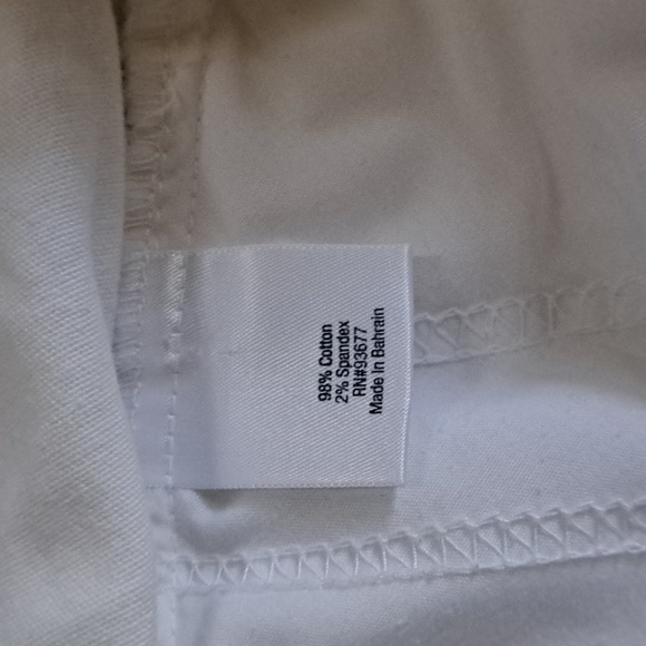 St. Johns Bay White Crop Shorts - Picture 3 of 6